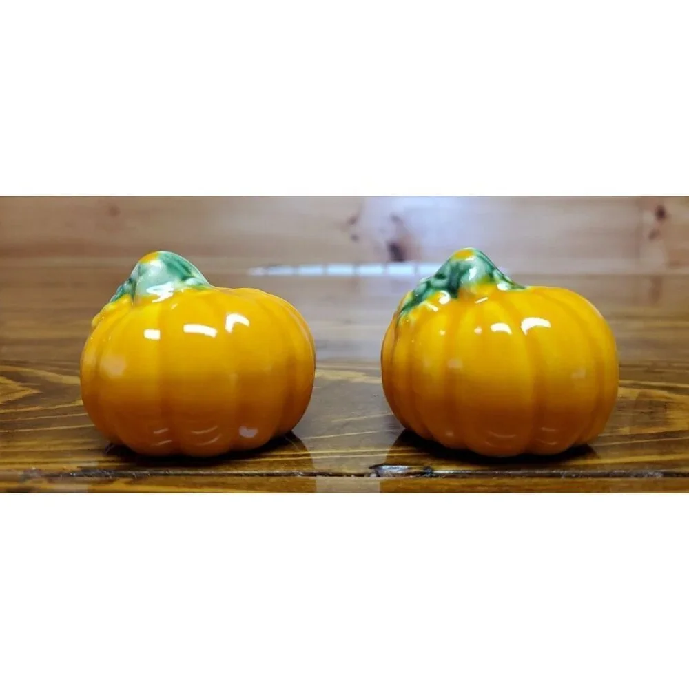 VINTAGE PUMPKIN SALT & PEPPER SHAKERS fall decorating